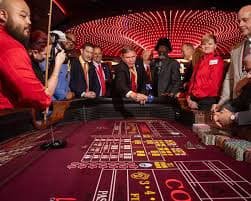 Live roulette wheel with dealer at gt108 platform